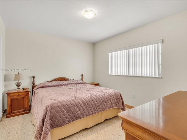 Продажа дома по адресу 201 NW 14th Ave - фото 6284885