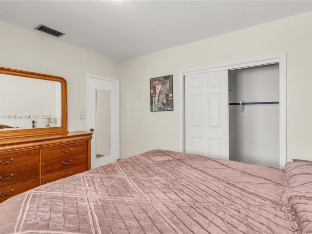 Продажа дома по адресу 201 NW 14th Ave - фото 6284886