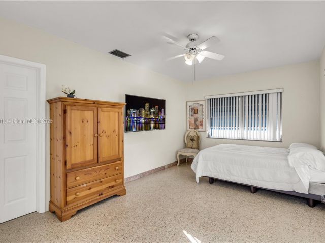 Продажа дома по адресу 201 NW 14th Ave - фото 6284887