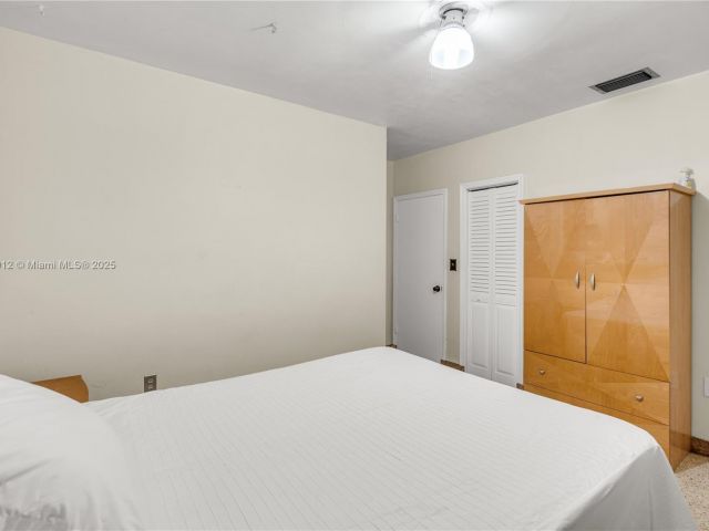 Продажа дома по адресу 201 NW 14th Ave - фото 6284889