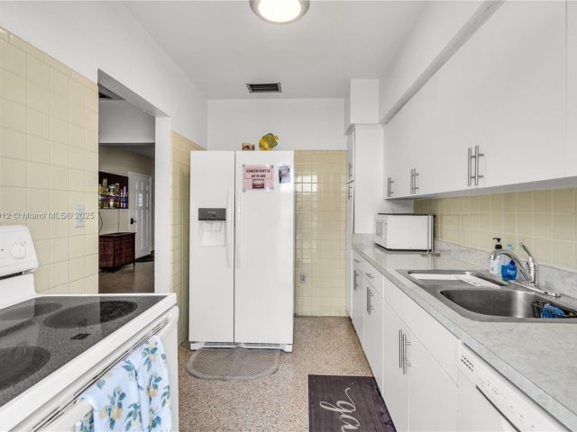 Продажа дома по адресу 201 NW 14th Ave - фото 6284891