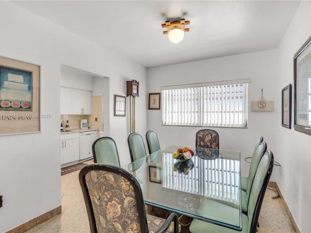 Продажа дома по адресу 201 NW 14th Ave - фото 6284893