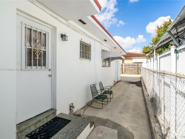 Продажа дома по адресу 201 NW 14th Ave - фото 6284895