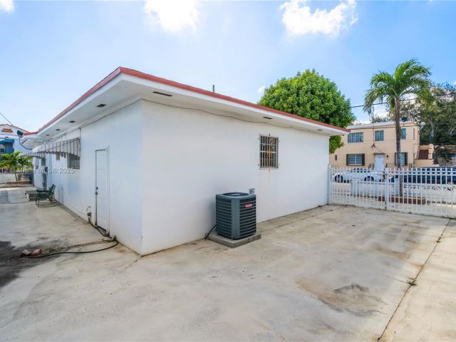 Продажа дома по адресу 201 NW 14th Ave - фото 6284896