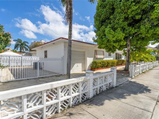 Продажа дома по адресу 201 NW 14th Ave - фото 6284898