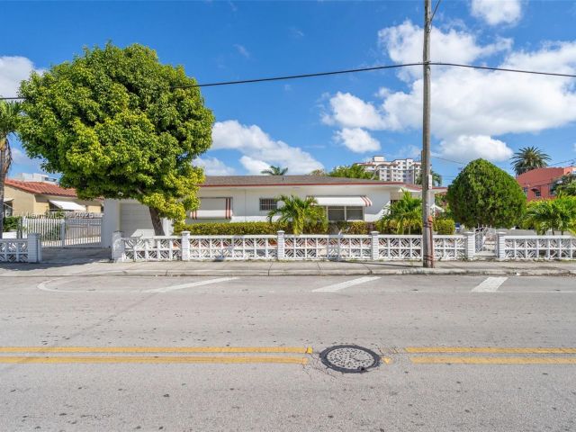 Продажа дома по адресу 201 NW 14th Ave - фото 6284899