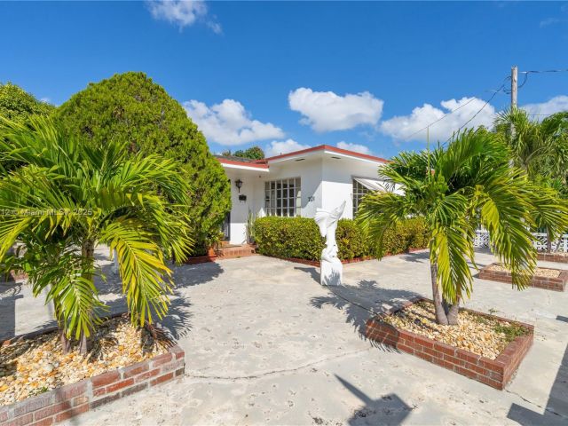 Продажа дома по адресу 201 NW 14th Ave - фото 6284900