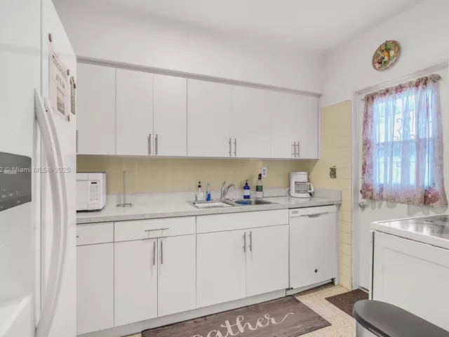 Продажа дома по адресу 201 NW 14th Ave - фото 6284890