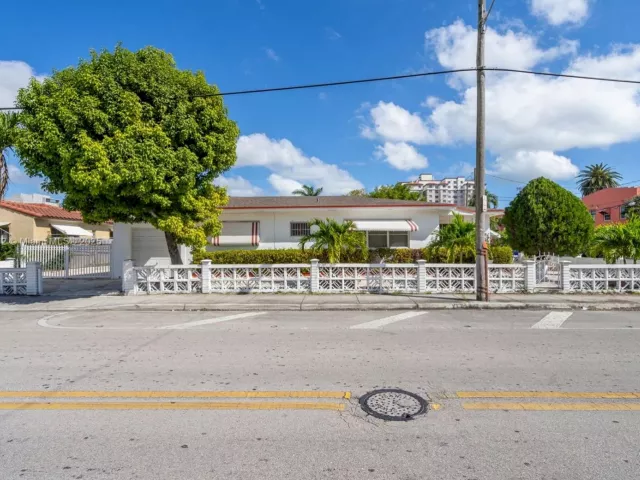 Продажа дома по адресу 201 NW 14th Ave - фото 6284899