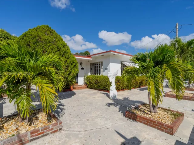 Продажа дома по адресу 201 NW 14th Ave - фото 6284900