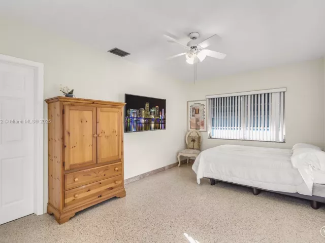 Продажа дома по адресу 201 NW 14th Ave - фото 6284887