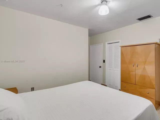 Продажа дома по адресу 201 NW 14th Ave - фото 6284889