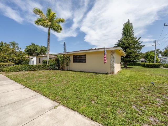 Продажа дома по адресу 904 SE 11th Ct - фото 6280636