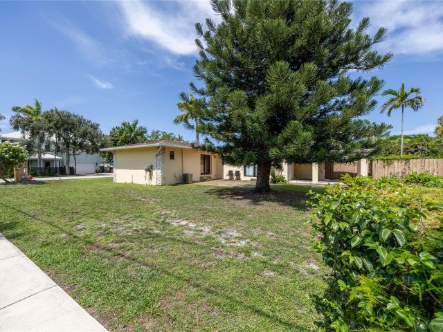 Продажа дома по адресу 904 SE 11th Ct - фото 6280637