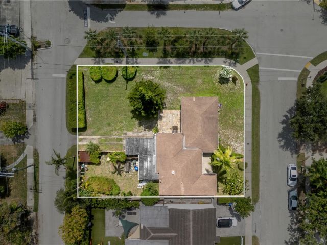 Продажа дома по адресу 904 SE 11th Ct - фото 6280643