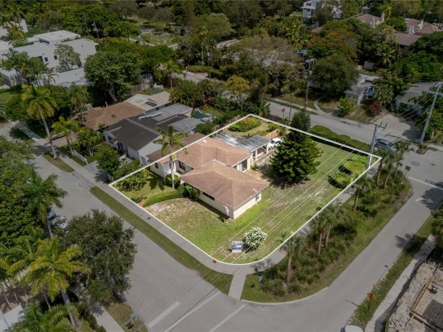 Продажа дома по адресу 904 SE 11th Ct - фото 6280645