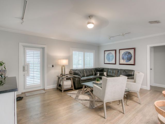 Продажа дома по адресу 322 NW 16th Street - фото 6267081