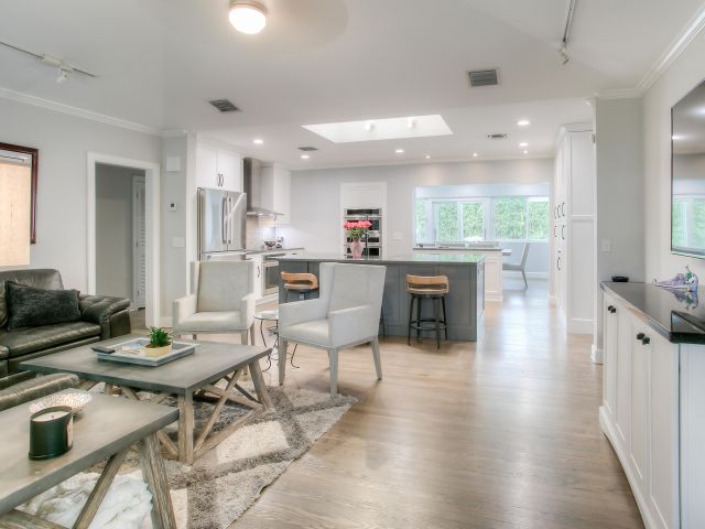 Продажа дома по адресу 322 NW 16th Street - фото 6267083