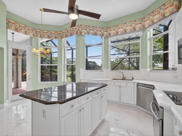 Продажа дома по адресу 7411 Ironhorse Boulevard - фото 6281791