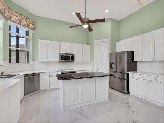 Продажа дома по адресу 7411 Ironhorse Boulevard - фото 6281792