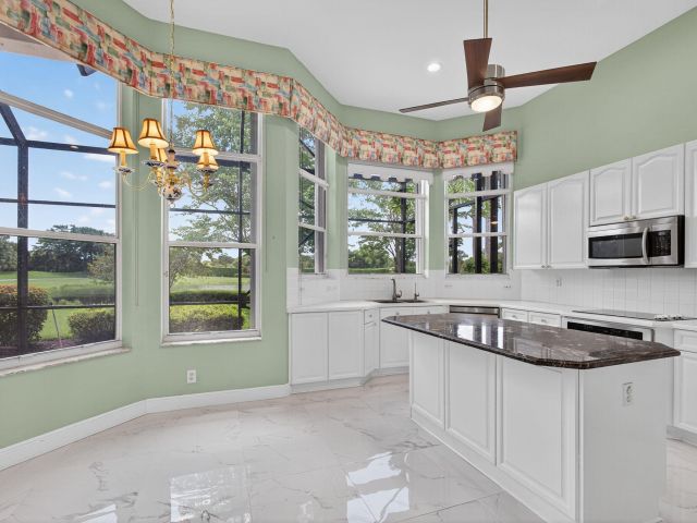 Продажа дома по адресу 7411 Ironhorse Boulevard - фото 6281793