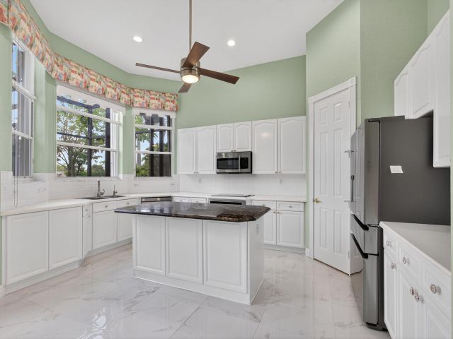 Продажа дома по адресу 7411 Ironhorse Boulevard - фото 6281794