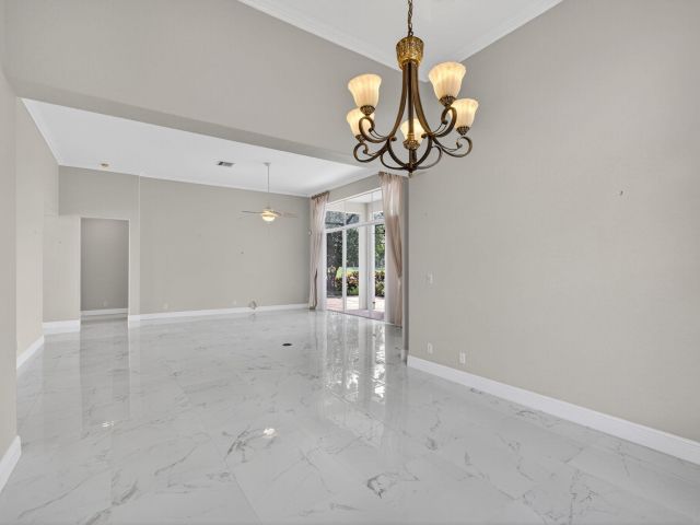 Продажа дома по адресу 7411 Ironhorse Boulevard - фото 6281795