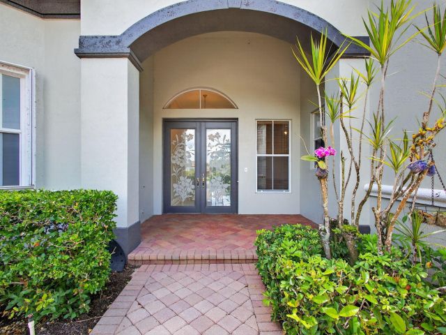 Продажа дома по адресу 7411 Ironhorse Boulevard - фото 6281804