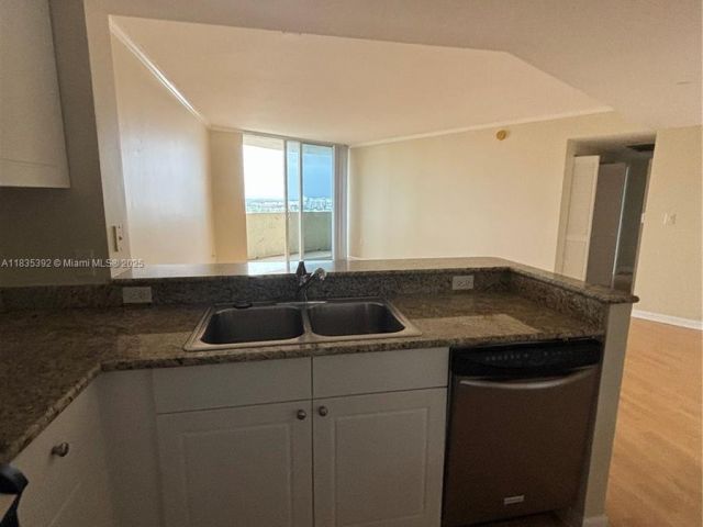 Продажа квартиры #1611 - фото 6269317