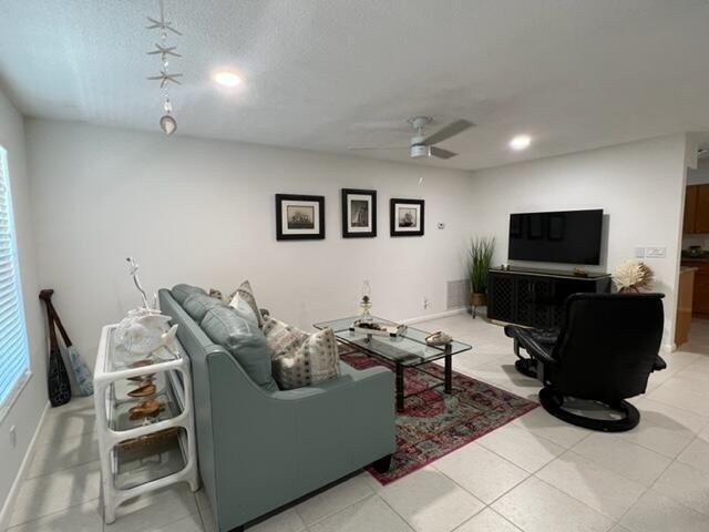 Дом в аренду по адресу 1260 Manor Drive - фото 6267416