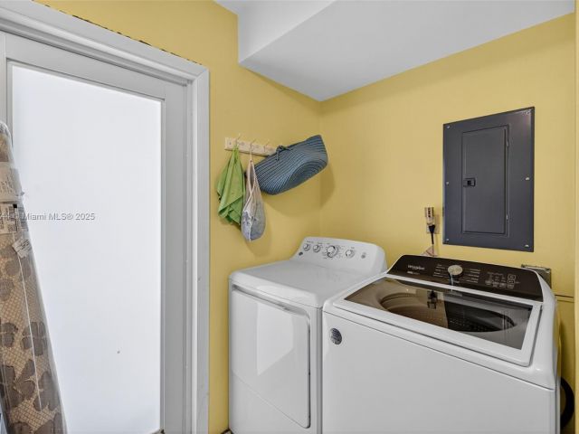 Продажа дома по адресу 5555 NE 20th Ter - фото 6285417