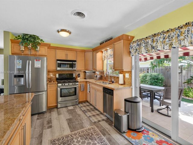 Продажа дома по адресу 5555 NE 20th Ter - фото 6285421