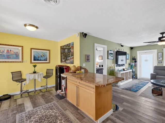 Продажа дома по адресу 5555 NE 20th Ter - фото 6285422