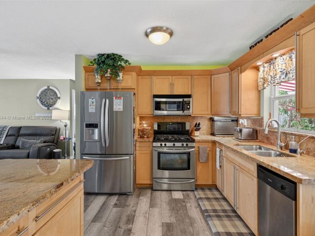 Продажа дома по адресу 5555 NE 20th Ter - фото 6285423