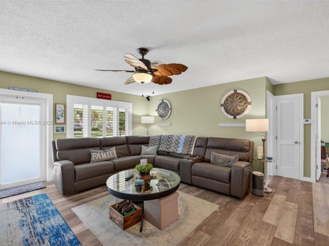 Продажа дома по адресу 5555 NE 20th Ter - фото 6285427