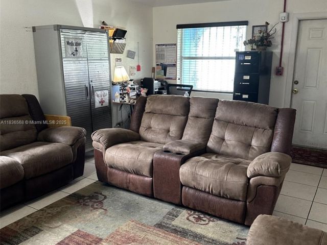 Продажа дома по адресу 2622 NW 47th St - фото 6265959