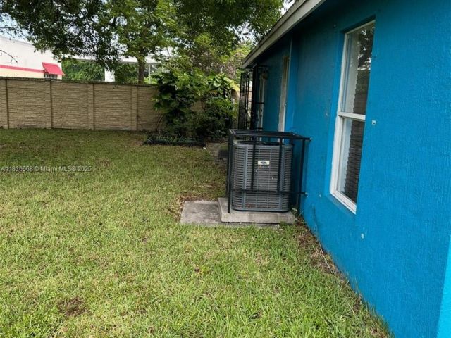 Продажа дома по адресу 2622 NW 47th St - фото 6265969