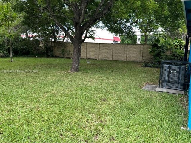 Продажа дома по адресу 2622 NW 47th St - фото 6265971