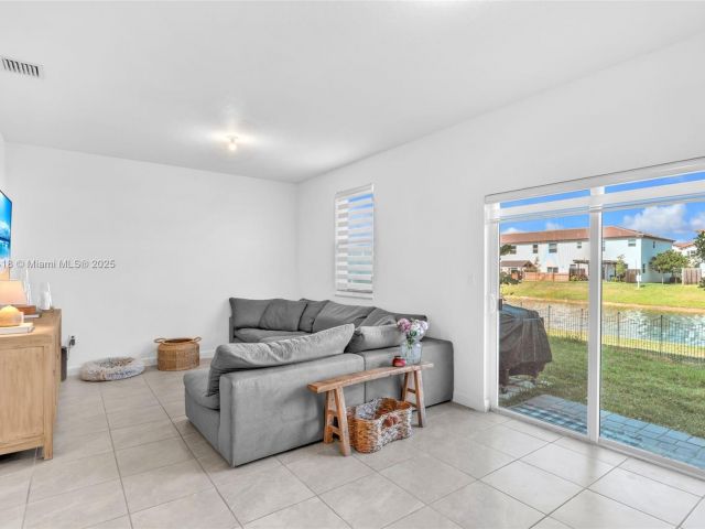 Продажа дома по адресу 12586 NW 22nd Pl 12586 - фото 6266555