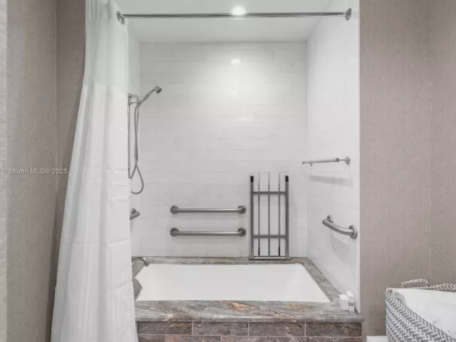 Продажа квартиры #R2205 - фото 6268473