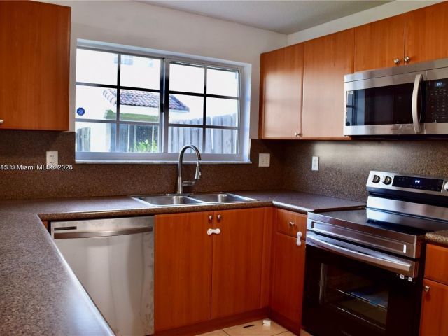 Дом в аренду по адресу 14162 SW 260th St 104 - фото 6266477