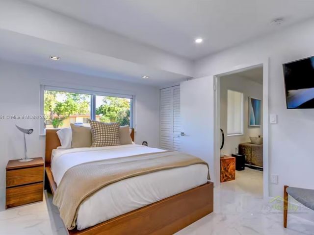 Дом в аренду по адресу 10010 SW 162nd St - фото 6266629