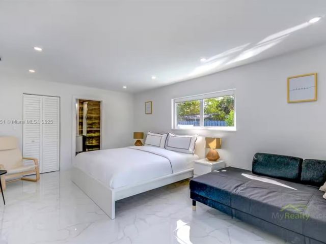 Дом в аренду по адресу 10010 SW 162nd St - фото 6266630