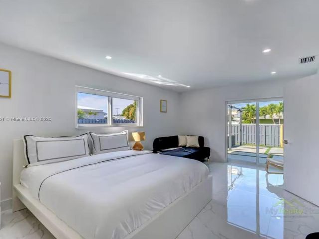 Дом в аренду по адресу 10010 SW 162nd St - фото 6266631