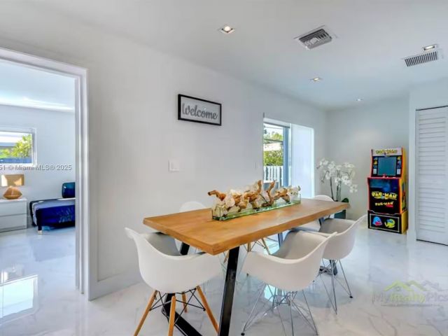 Дом в аренду по адресу 10010 SW 162nd St - фото 6266633