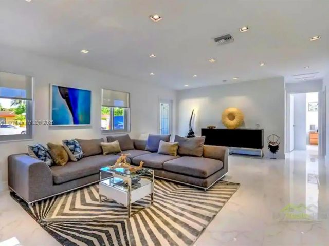 Дом в аренду по адресу 10010 SW 162nd St - фото 6266636