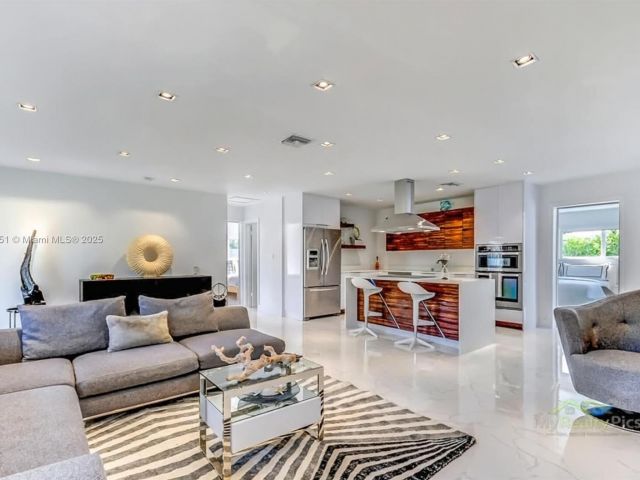 Дом в аренду по адресу 10010 SW 162nd St - фото 6266637