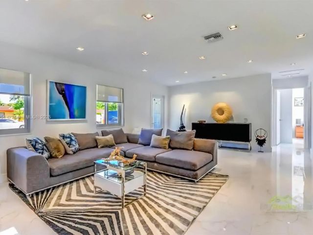 Дом в аренду по адресу 10010 SW 162nd St - фото 6266638