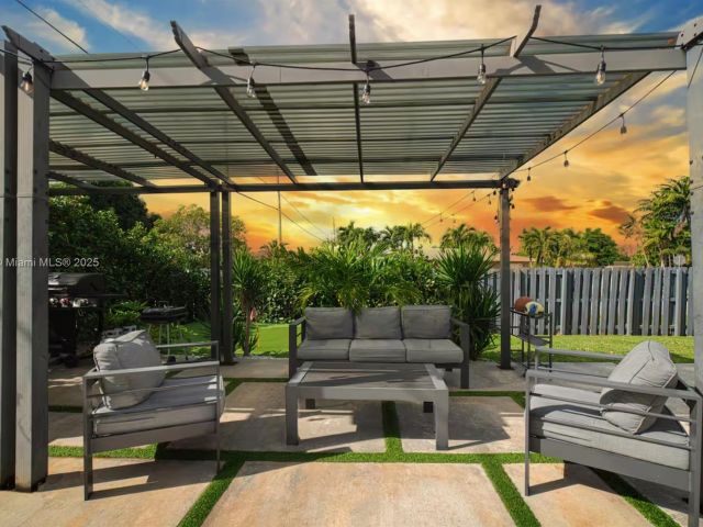 Дом в аренду по адресу 10010 SW 162nd St - фото 6266643