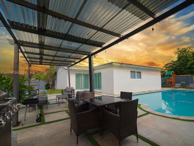 Дом в аренду по адресу 10010 SW 162nd St - фото 6266644